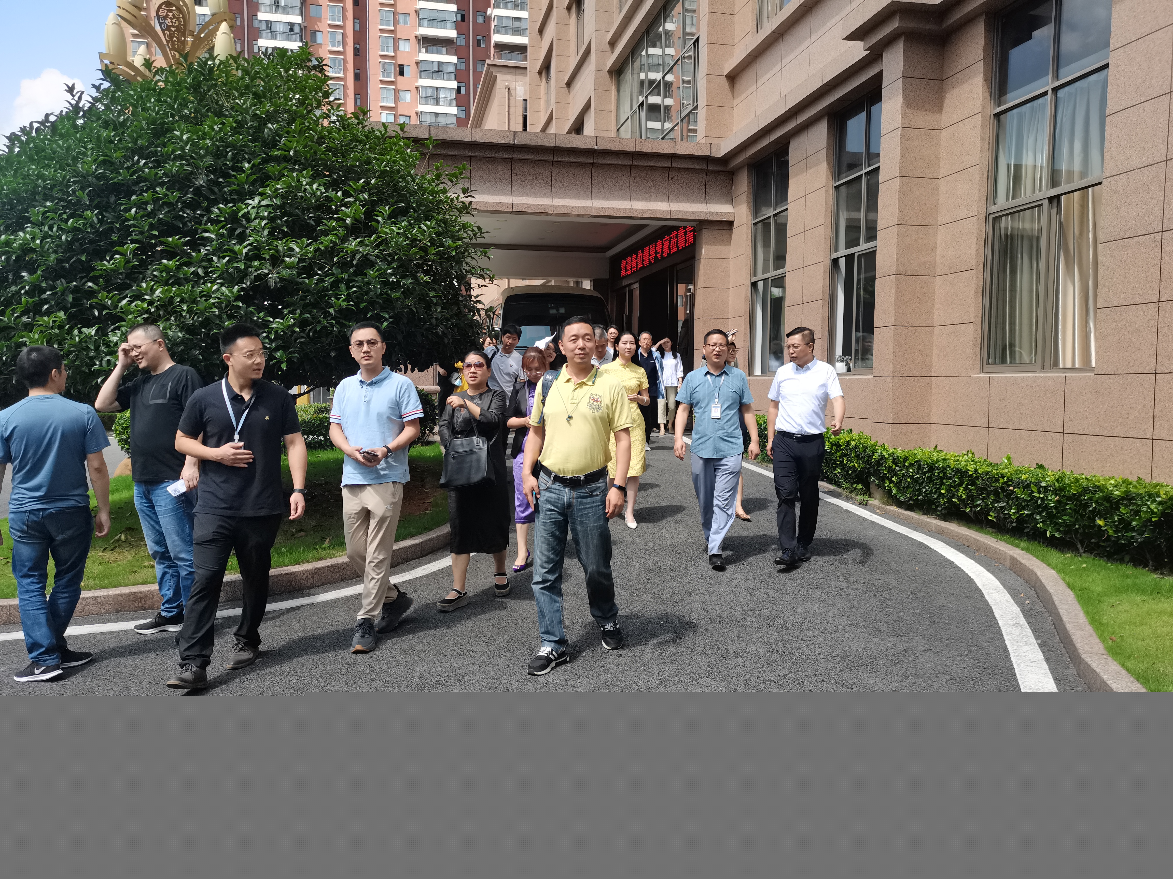 世界中醫(yī)藥大會嘉賓蒞臨貴州遠(yuǎn)程制藥考察調(diào)研